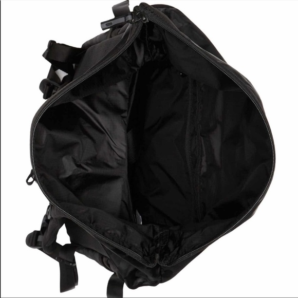 Oakley Utility Rolled Up Backpack - Picture 8 of 8